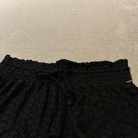 BNWOT Black Lace Coverup Shorts by Roxy .. No Size Measurements in Pics - Picture 2 of 10